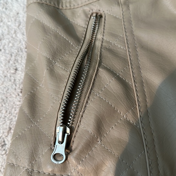 ❄️ Miss London tan Small faux leather jacket quilted shoulder - Picture 14 of 16